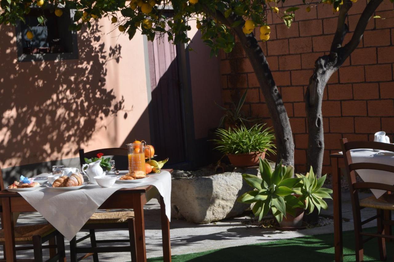 Su Fassoi Cabras Acomodação com café da manhã Exterior foto